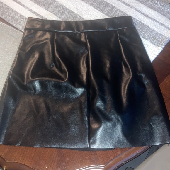 Ladies skirt - Picture 2 of 4